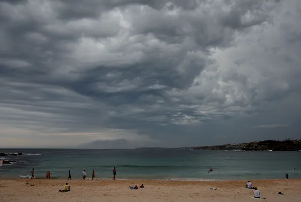 Southeasterly Swells and Silver Skies: The Sunday Forecast for Sydney